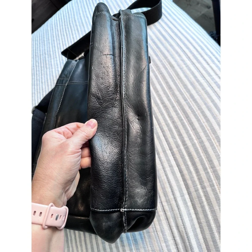 Samsonite‎ Black Leather Messenger Bag Laptop Briefcase Flap Over Crossbody